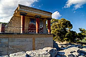 Knossos palazzo minoico ingresso principale con torre del corpo di guardia a forma di loggetta 2000-1400 a.c.